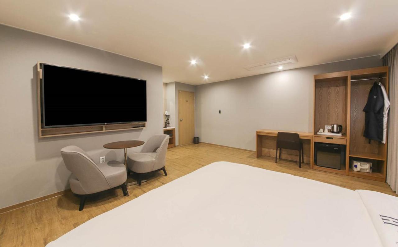 H Avenue Hotel In Gyeongju Esterno foto