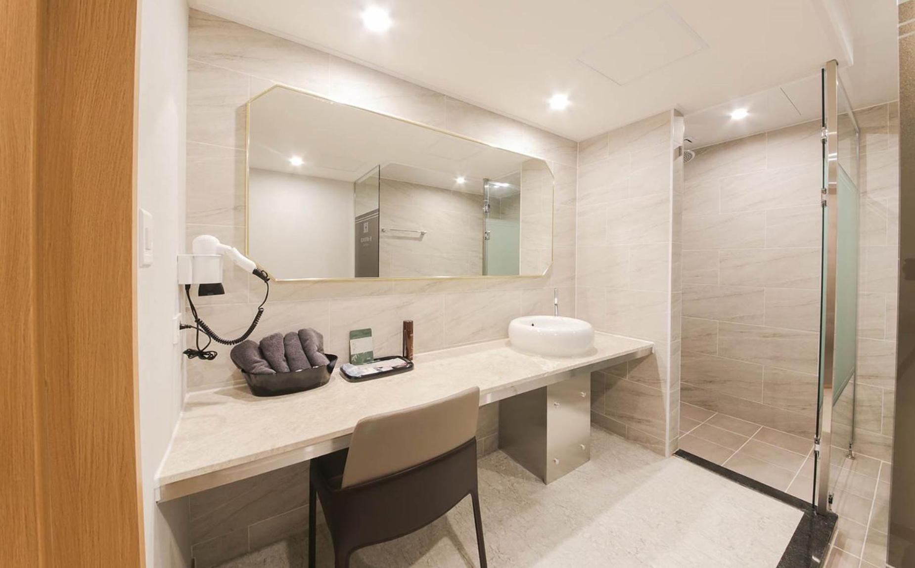 H Avenue Hotel In Gyeongju Esterno foto