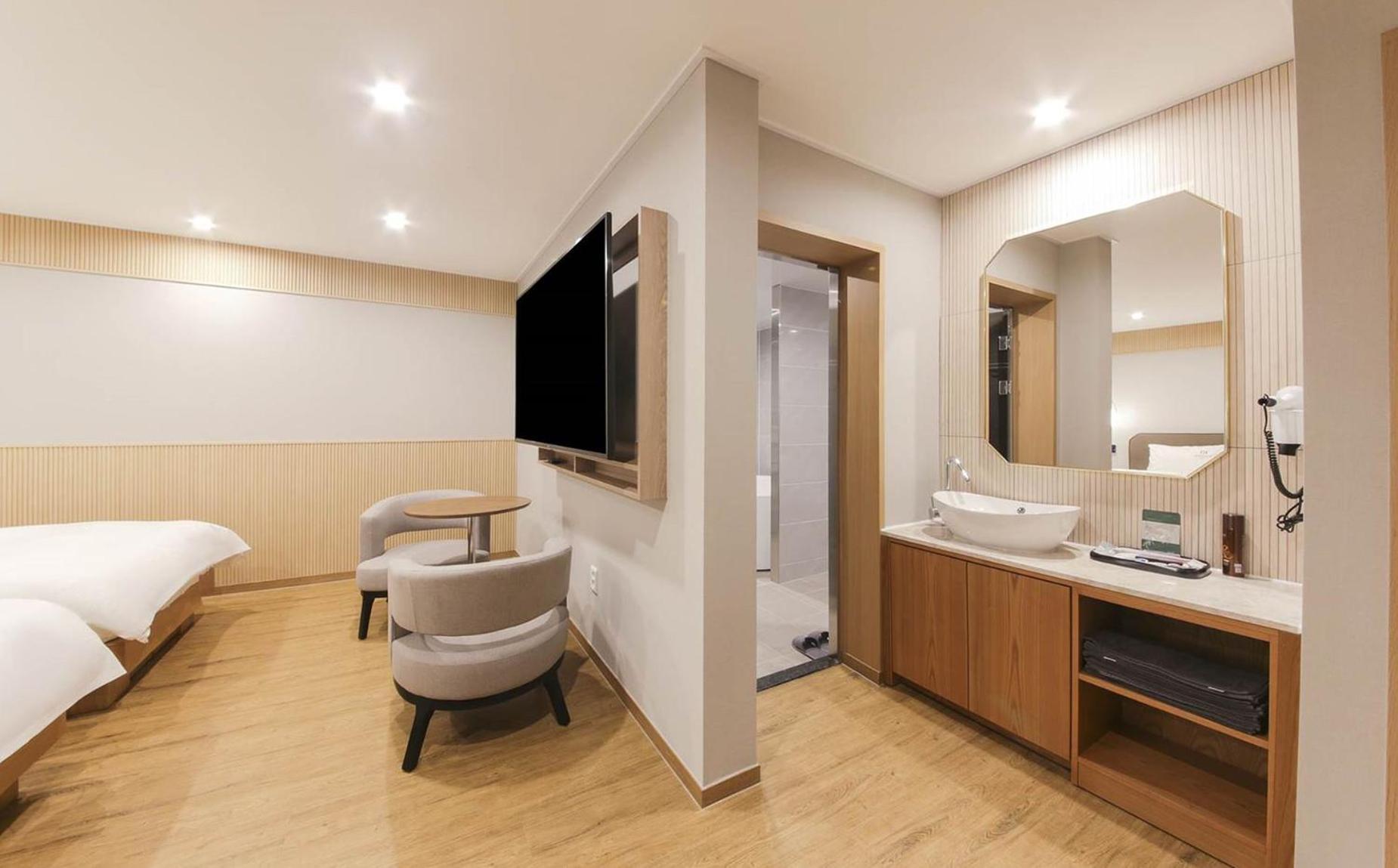 H Avenue Hotel In Gyeongju Esterno foto